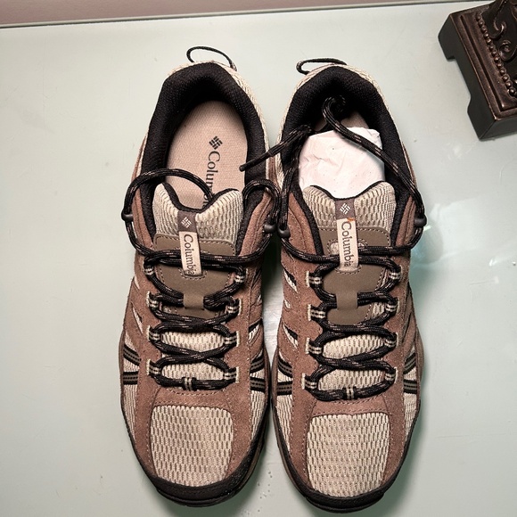 COLUMBIA HIKING BOOTS